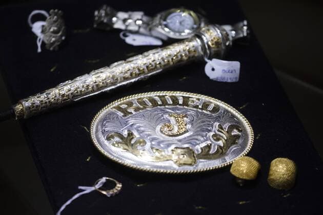 Mexico City, Mexico July 23, 2019 - Jewels seized by Mexican authorities from drug dealers are displayed before these are auctioned at the Los Pinos Cultural Center and former residence of the president MEXIQUE, NARCOS MEXICAINS, CARTEL DE LA DROGUE, CARTELS, BIJOUX, VENTE AUX ENCHERES, ARGENT, RICHESSE, ORGANISATION CRIMINELLE, CRIME ORGANISE, AMERIQUE LATINE, SAISIS, OPULENCE, DIAMANTS, OR, ARGENT, SOCIETE, LUXE, EXUBERANCE, FORTUNE, BARON DE LA DROGUE, TRAFIQUANTS DE DROGUE, RESEAU CRIMINEL, RODEO Copyright: xVincentxIsorex