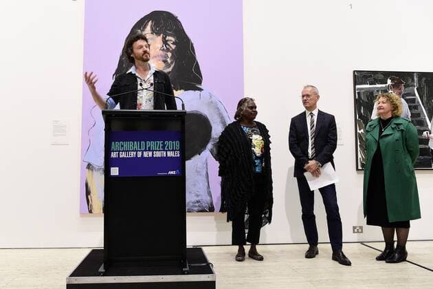 ARCHIBALD PEOPLE?S CHOICE AWARD, (L-R) Artist David Darcy, Aboriginal Elder Daisy Tjuparntarri Ward, Director of the Art Gallery of NSW Michael Brand and ANZ Managing Director, Loans and Specialised Finance, Christina Tonkin are seen during the announcement of the 2019 Archibald People s Choice award winner at the Art Gallery of NSW in Sydney, Wednesday, August 14, 2019. David Darcy s portrait of Daisy, Tjuparntarri - Women s Business , has won the 2019 Archibald People s Choice award. ( NO ARCHIVING, EDITORIAL USE ONLY, NO USE IN BOOKS WITHOUT CONSENT SYDNEY NSW AUSTRALIA Copyright: xBIANCAxDExMARCHIx 20190814001413268496