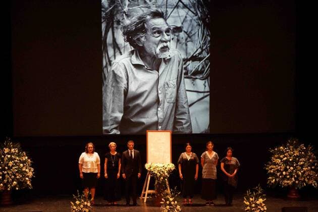 Mexiko, Trauer um Francisco Toledo September 6, 2019: EUM20190907CUL01.JPG.OAXACA, Oax. DeathDeceso-Toledo.- Alejandra Frausto, secretaria de Cultura, y Alejandro Murat, gobernador de Oaxaca, encabezaron la guardia de honor en el Teatro Macedonio Alcala, el 6 de septiembre de 2019, en honor al artista Francisco Toledo, fallecido el jueves a los 79 anos. Foto: Agencia EL UNIVERSALEELG Copyright: xElxUniversalx