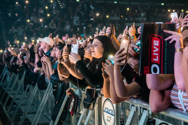 Rüsselsheimer Rapper MERO zieht Jugendliche in die Ludwigsburger MHP-Arena - Impressionen vom Konzert Rapper MERO zieht Jugendliche in die Ludwigsburger MHP-Arena - Impressionen vom Konzert, 71636 Ludwigsburg, Deutschland Copyright: 7aktuellx xNilsxReeh