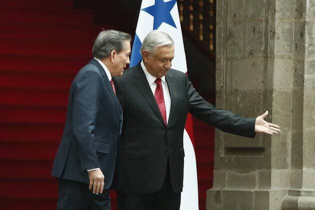 President of Mexico Andres Manuel Lopez Obrador (R), and his counterpart from Panama, Laurentino Cortizo (L), talk during his protocol reception at the National Palace, in Mexico City, Mexico, 30 October 2019. During the visit - which will last 24 hours - issues of international security, cooperation and border controls will be mainly addressed, diplomatic sources explained. The President of Panama, Laurentino Cortizo, begins his state visit to Mexico !ACHTUNG: NUR REDAKTIONELLE NUTZUNG! Copyright: xJosexMendezx MEX7157 20191030-637080684843774433