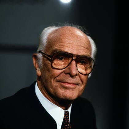 Bernhard Grzimek, deutscher Tierarzt, Verhaltensforscher, Tierfilmer und Direktor des Zoos in Frankfurt, Deutschland ca. 1979. German vet, behaviourist, animal filmmaker and head of Frankfurt zoological garden, Bernhard Grzimek, Germany ca. 1979. Copyright: KPA Nur redaktionelle Nutzung. Editorial usage only. UnitedArchives55003106 !ACHTUNG AUFNAHMEDATUM GESCHÄTZT!