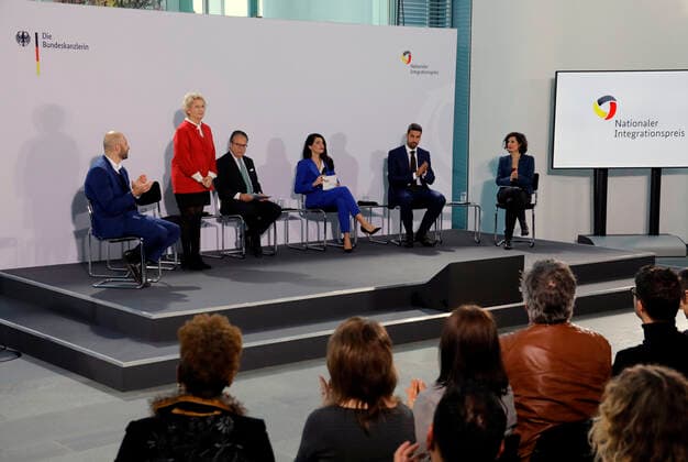 Ahmad Mansour, Petra Roth, Frank-Jürgen Weise, Linda Zervakis, Sami Khedira, Fußballspieler, Prof. Dr, Naika Foroutan, Deutschland, Berlin, Bundeskanzleramt, Teilnahme der BK’in an der Veranstaltung zur Verleihung des Nationalen Integrationspreises, 11.11.2019