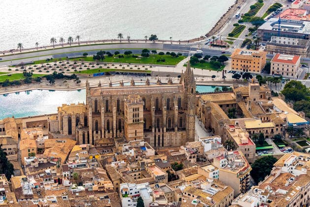 Luftbild, Ortsansicht, Santa Iglesia Catedral de Mallorca, Kathedrale von Palma, Palau Reial de L Almudaina, Königspalast, Canamunt, Palma, Mallorca, Balearische Inseln, Spanien, Europa !ACHTUNGxMINDESTHONORARx60xEURO!