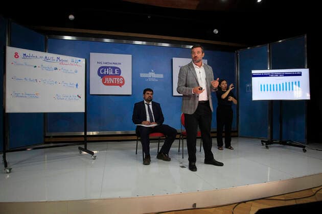 Santiago, 3 February 2020 The Minister of Social Development and the Family, Sebastian Sichel, together with the director of Senama, Pablo Pizarro, present the figures that leave the elderly as part of the 16 2 of the national population, they also give figures on dependency, health, quality of life and how the benefits are progressing to increase their income and decrease their expenses Jonnathan Oyarzu Copyright: JONNATHANxOYARZUN ATONxCHILE