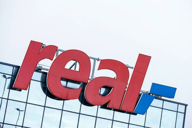 19.02.2020, xtgx, Symbolbilder Real Verkauf, Real Markt im Elbe Park in Irxleben bei Magdeburg, die Metro Gruppe hat die Märkte der Supermarkt Kette Real an einen russischen Investor verkauft, der die Schliessung zahlreicher Filialen angekuendigt hat. Markt, Supermarkt, Mall, Real, Metro, Schriftzug, Logo, Emblem Irxleben