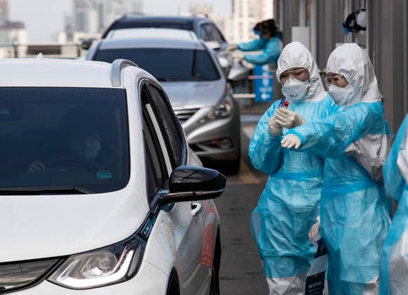 (200304) -- DAEGU, March 4, 2020 -- Medical workers of hospital of Yeungnam University make health screening at a drive-through clinic in Daegu, South Korea, March 4, 2020. South Korea confirmed 293 more cases of the COVID-19 on Wednesday, raising the total number of infections to 5,621. As of 4 p.m. local time, the number of infected patients totaled 5,621, up 293 from the previous announcement as of midnight. Two more deaths were reported, lifting the death toll to 33. (Photo by Lee Sang-ho Xinhua) SOUTH KOREA-COVID-19-CONFIRMED CASES WangxJingqiang