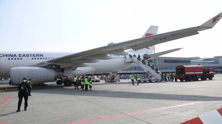 The Czech state reckons with three aircraft a week delivering health material from China during six weeks, Interior Minister Jan Hamacek, not on the photo, (Social Democrats, CSSD) told journalists today, on Friday, March 20, 2020. Later today, the bought consignment with 1.1 million respirators landed at the Vaclav Havel International Airport Prague. They will be shipped to the central store in Pardubice, East Bohemia, and then distributed in the regions, Hamacek said. Another two consignments with health materials are to come here on Saturday. The first aircraft from China, bringing 150,000 rapid testers for the novel coronavirus, landed in Prague on Wednesday night. (CTKxPhoto MichalxKamaryt) CTKPhotoP202003200419201 _KMT6468