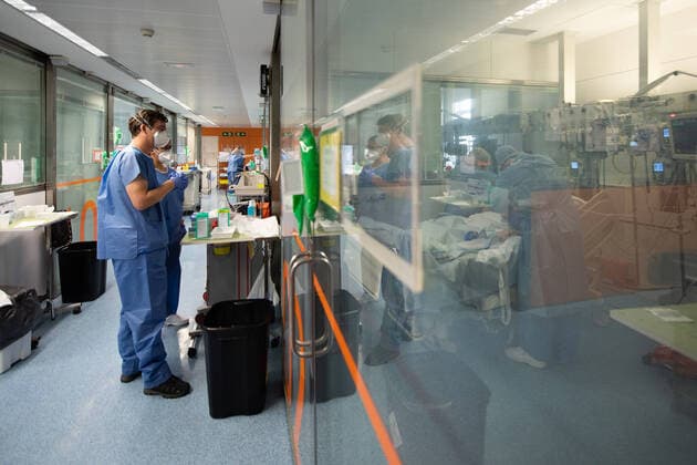 (200320) -- BARCELONA, March 20, 2020 (Xinhua) -- Medics work at a hospital in Barcelona, Spain, March 20, 2020. Spain has reported over 1,000 deaths of COVID-19, the disease caused by the novel coronavirus, the Spanish Ministry for Health, Consumer Affairs and Social Services confirmed on Friday. According to the ministry, 1,002 people have now lost their lives from COVID-19, in comparison with the 767 deaths a day ago. (Photo by Francisco Avia Xinhua) SPAIN-BARCELONA-COVID-19-HOSPITAL