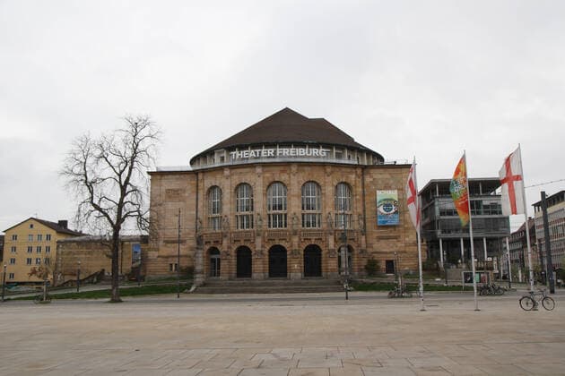 Freiburg Themenbild - Leben in Freiburg im Breisgau mit Coronavirus, Corona Virus, COVID-19 Themenbild - Leben in Freiburg im Breisgau mit Coronavirus, Corona Virus, COVID-19 oeffentlicher Platz, Theater in Freiburg in Breisgau, menschenleer, komplett leer, niemand da, keine Menschen, ohne Menschen, Themenbild, Featurebild, Symbolbild Copyright: xFleigx xEibner-Pressefotox EP_dfg