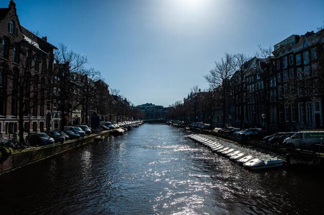 March 23, 2020, Amsterdam, Netherlands: A view of one of the canals deserted due to the spread of the coronavirus..Since the Coronavirus hit The Netherlands, most of the cities are empty. A couple of weeks ago, Prime Minister Mark Rutte called to work from home as much as possible and also announced the closure of restaurants, sports clubs, sex clubs, saunas, and cafes. Amsterdam is not formally in lockdown, but the streets and squares are empty. Amsterdam Netherlands - ZUMAs197 20200323_zaa_s197_068 Copyright: xAnaxFernandezx