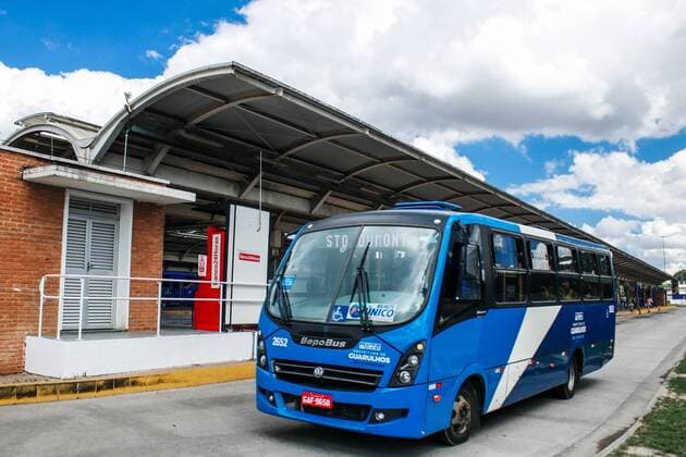 March 24, 2020, Guarulhos, Sao Paulo, Brasil: (INT) COVID-19-Movement at bus terminal.March 24,2020, Guarulhos,Sao Paulo,Brazil:..After the regulations by the Mayor of Guarulhos City,Gustavo Henric Costa (known as GUTI), which determines the reduced circulation of buses in the city because of Coronavirus,users face a long wait to use transportation at the Taboao Metropolitan Bus Terminal,one of the main ones in the City, as it is next to the CPTM Train Station and Guarulhos Airport. The train station also continues, with little movement this Tuesday (24)...Credit: Thenews2 Guarulhos Brasil - ZUMAn293 20200324_znp_n293_054 Copyright: xFepesilx