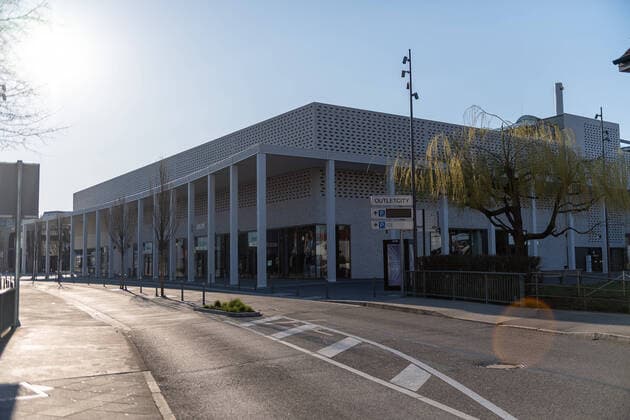 Metzingen Themenbild Corona Virus, Outletcity Metzingen, Gesiterstadt, Menschen leer, 24.03.2020 Outletcity, Themenbild Corona Virus, Outletcity Metzingen, Geisterstadt, Menschen leer, 24.03.2020, Copyright: xEibner-Pressefoto SaschaxWaltherx EP_swa