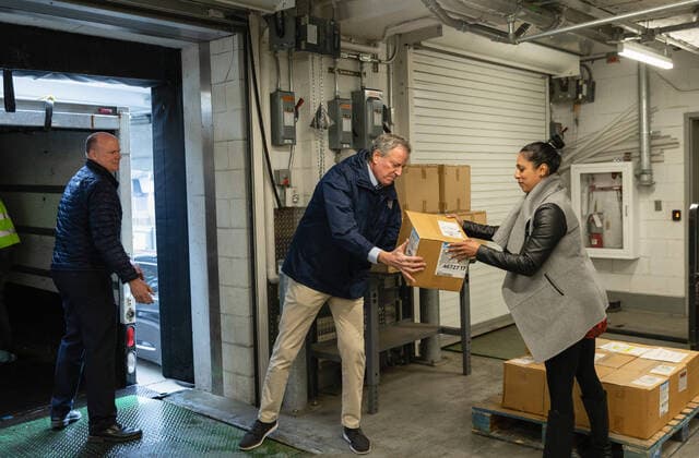 March 28, 2020, New York, NY, USA: United Nations, New York, USA, March 28, 2020 - Mayor Bill de Blasio along with Penny Abeywardena NY Commissioner for International Affairs and James (Jimmy) Hynes, Supervisor Material Management Team for UN pick up a Donation of 250,000 Face Masks Being Given by the United Nations and the U.S. Mission to the UN today at the UN Headquarters in New York..Photo: EuropaNewswire..PHOTO CREDIT MANDATORY. New York USA - ZUMAra1_ 20200328_zap_ra1_008 Copyright: xLuizxRampelottox