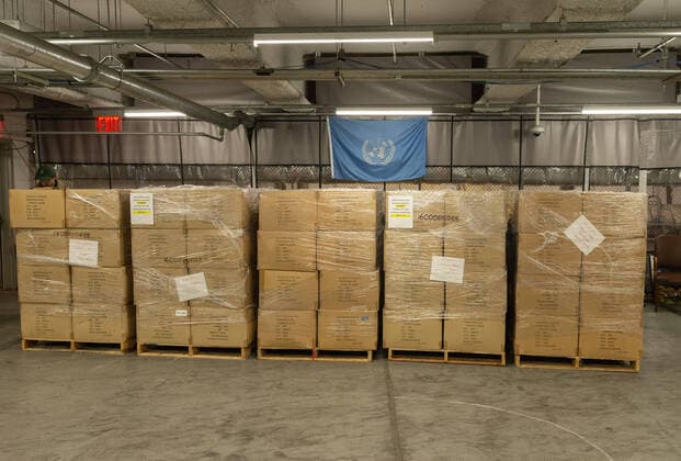 March 28, 2020, New York, NY, USA: United Nations, New York, USA, March 28, 2020 - Mayor Bill de Blasio along with Penny Abeywardena NY Commissioner for International Affairs and James (Jimmy) Hynes, Supervisor Material Management Team for UN pick up a Donation of 250,000 Face Masks Being Given by the United Nations and the U.S. Mission to the UN today at the UN Headquarters in New York..Photo: EuropaNewswire..PHOTO CREDIT MANDATORY. New York USA - ZUMAra1_ 20200328_zap_ra1_012 Copyright: xLuizxRampelottox
