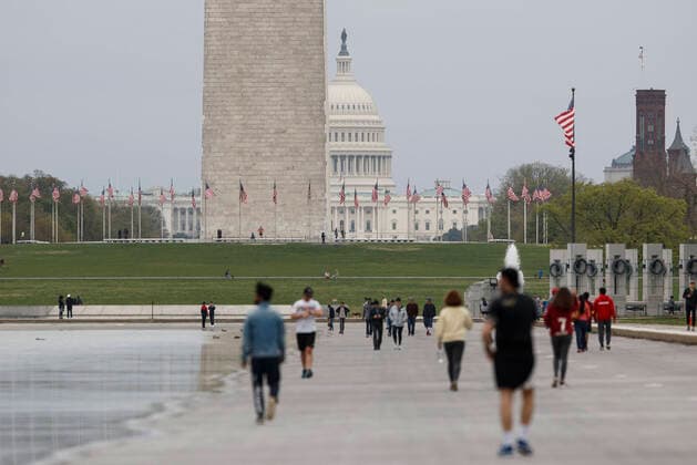 (200328) -- WASHINGTON, March 28, 2020 (Xinhua) -- People are seen near the Washington Monument in Washington D.C., the United States, on March 28, 2020. The United States has reported more than 2,000 COVID-19 deaths, according to the latest tally from Johns Hopkins University s Center for Systems Science and Engineering (CSSE). As of 6:40 p.m. on Saturday (2240 GMT), there were more than 121,000 confirmed cases in the United States, with 2,010 deaths, an interactive map maintained by the CSSE showed. (Photo by Ting Shen Xinhua) U.S.-WASHINGTON D.C.-COVID-19-CASES