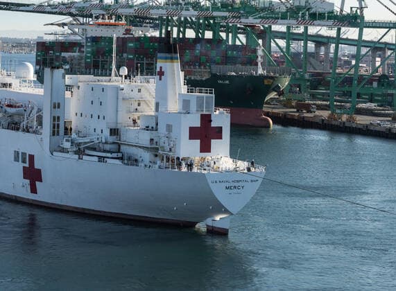 March 29, 2020, Los Angeles, California, United States Of America: LOS ANGELES, CA - MARCH 27: The Military Sealift Command hospital ship USNS Mercy (T-AH 19) arrives in Los Angeles, Calif., March 27, 2020. Mercy deployed in support of the nationâ€⠢s COVID-19 response efforts, and will serve as a referral hospital for non-COVID-19 patients currently admitted to shore-based hospitals. This allows shore base hospitals to focus their efforts on COVID-19 cases. One of the Department of Defenseâ€⠢s missions is Defense Support of Civil Authorities. DOD is supporting the Federal Emergency Management Agency, the lead federal agency, as well as state, local and public health authorities in helping protect the health and safety of the American people on March 27, 2020 in Los Angeles, California..People: USNS Mercy Los Angeles United St - ZUMAn287 20200329_zaa_n287_007 Copyright: xSMGx