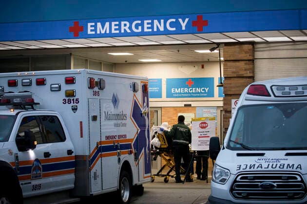 (200329) -- NEW YORK, March 29, 2020 (Xinhua) -- A patient is transferred to Maimonides Medical Center in Brooklyn of New York, the United States, March 28, 2020. The confirmed cases in the United States have exceeded 122,000 as of Saturday night, up from about 101,600 of the previous day, with reports of more than 2,000 deaths, according to the tally from Johns Hopkins University s Center for Systems Science and Engineering. (Photo by Michael Nagle Xinhua) U.S.-NEW YORK-COVID-19-DEATH TOLL