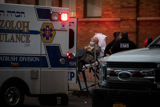 (200329) -- NEW YORK, March 29, 2020 (Xinhua) -- Medical workers move a patient from the ambulance at Maimonides Medical Center in Brooklyn of New York, the United States, March 28, 2020. The confirmed cases in the United States have exceeded 122,000 as of Saturday night, up from about 101,600 of the previous day, with reports of more than 2,000 deaths, according to the tally from Johns Hopkins University s Center for Systems Science and Engineering. (Photo by Michael Nagle Xinhua) U.S.-NEW YORK-COVID-19-DEATH TOLL