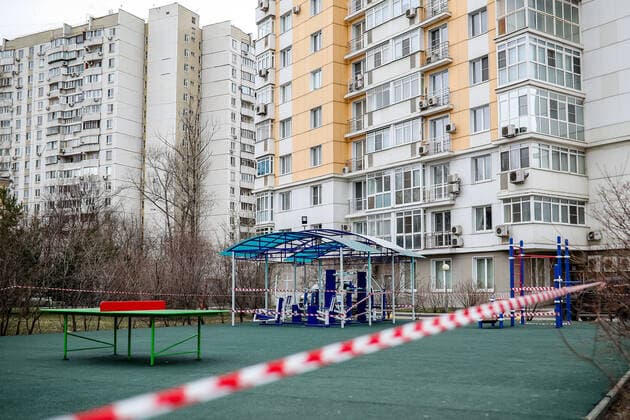 MOSCOW, RUSSIA - MARCH 30, 2020: A taped off sports ground in western Moscow closed amid the COVID-19 coronavirus pandemic. The Russian capital s authorities have imposed home isolation for all Moscow residents and restrictions on movement within the city, effective from March 30, 2020, as a measure to contain the spread of the COVID-19 coronavirus infection. As of March 30, 2020, the number of people infected with the new strain of coronavirus worldwide has risen over 724,000, with the death toll reaching over 34,000; Russia has confirmed 1,836 cases with 9 people killed by the disease. Mikhail Tereshchenko TASS TS0D3DA2