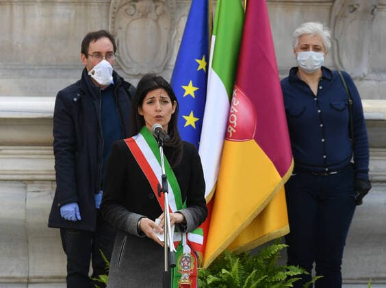 (200331) -- ROME, March 31, 2020 (Xinhua) -- Mayor of Rome Virginia Raggi attends a memorial ceremony to mourn the country s dead due to coronavirus disease (COVID-19), in Rome, Italy, March 31, 2020. The coronavirus pandemic claimed 11,591 lives in locked-down Italy up to Monday, as the cumulative number of cases reached 101,739, according to the latest data by the Civil Protection Department. (Photo by Alberto Lingria Xinhua) ITALY-ROME-COVID-19-MEMORIAL CEREMONY