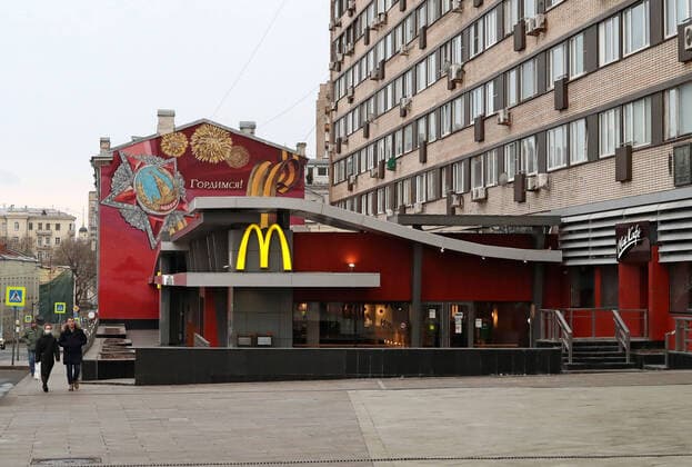 MOSCOW, RUSSIA - APRIL 2, 2020: A McDonald s fast food restaurant on Tverskaya Street closed amid the ongoing COVID-19 pandemic. The Moscow authorities imposed home isolation for all Moscow residents, regardless of their age, and restrictions on movement within the city, effective since March 30, 2020, as a measure to contain the spread of the COVID-19 coronavirus infection. Violations of the stay-at-home order carry fines ranging from 15,000 to 40,000 rubles for non-infected people, and up to 1m rubles or imprisonment for up to 3 years for infected people, depending on the severity of consequences. Stanislav Krasilnikov TASS TS0D43CF