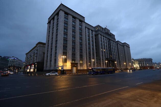 MOSCOW, RUSSIA - APRIL 2, 2020: A view of the Russian State Duma building, a home isolation order declared for Moscow residents of all ages to restrict movement within the city and reduce the risk of contagion, effective since March 30, 2020, as a measure to contain the spread of the COVID-19 coronavirus infection. Violations of the stay-at-home order carry fines ranging from 15,000 to 40,000 rubles for non-infected people, and up to 1m rubles or imprisonment for up to 3 years for infected people, depending on the severity of consequences. Stanislav Krasilnikov TASS TS0D43F1