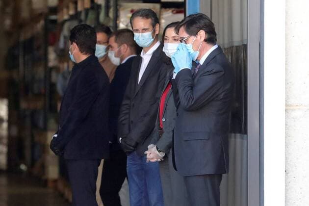 Spanish Health Minister, Salvador Illa (R), and Minister of Industry, Reyes Maroto (2R), visits Hersill Factory with Spanish Prime Minister, Pedro Sanchez, in Mostoles, Madrid, Spain, 03 April 2020. The company will be manufacturing a 100 ventilators per day in order to supply hospitals. The Government has signed a contract for a total of 5,000 ventilators to be supplied during the next weeks. Spanish PM visits ventilators factory !ACHTUNG: NUR REDAKTIONELLE NUTZUNG! Copyright: xJuanJoxMartínx GRAF5151 20200403-637215162968616468