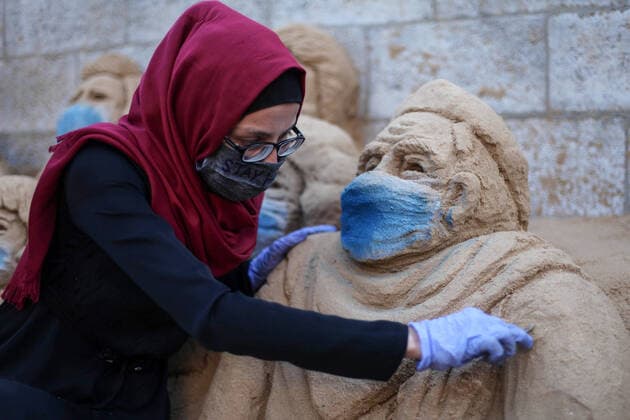 April 3, 2020, Gaza City, Gaza Strip, Palestinian Territory: A Palestinian artist Rana el-Ramlawi, 23, creates a sand sculpture stay home during awareness campaign about the spread of coronavirus disease (COVID-19), at her house Gaza city, on April 3, 2020. The United Nations has warned that a COVID-19 outbreak in Gaza could be disastrous, given the high poverty rates and weak health system in the coastal strip under Israeli blockade since 2007. Authorities in Gaza have said that more than 2,700 Palestinians are in home-isolation, mostly people who had returned from Egypt Gaza City Palestinian Territory - ZUMAap3_ 20200403_zaf_ap3_030 Copyright: xMahmoudxAjjourx