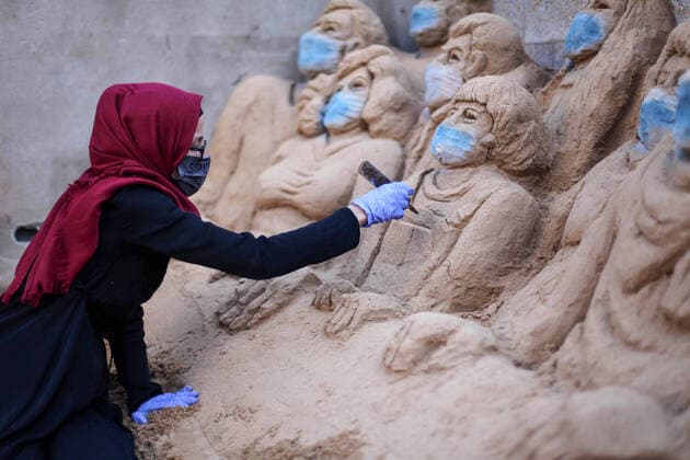 April 3, 2020, Gaza City, Gaza Strip, Palestinian Territory: A Palestinian artist Rana el-Ramlawi, 23, creates a sand sculpture stay home during awareness campaign about the spread of coronavirus disease (COVID-19), at her house Gaza city, on April 3, 2020. The United Nations has warned that a COVID-19 outbreak in Gaza could be disastrous, given the high poverty rates and weak health system in the coastal strip under Israeli blockade since 2007. Authorities in Gaza have said that more than 2,700 Palestinians are in home-isolation, mostly people who had returned from Egypt Gaza City Palestinian Territory - ZUMAap3_ 20200403_zaf_ap3_037 Copyright: xMahmoudxAjjourx