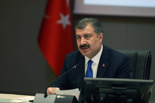 (200403) -- ANKARA, April 3, 2020 (Xinhua) -- Turkish Health Minister Fahrettin Koca speaks at a press conference in Ankara, Turkey, on April 3, 2020. Turkey on Friday registered 69 new deaths from COVID-19 in the past 24 hours, bringing the total number of fatalities to 425. The total number of confirmed COVID-19 cases in Turkey surged to 20,921, as 2,786 more people were tested positive on Friday, Turkish Health Minister Fahrettin Koca said in a press conference. (Photo by Mustafa Kaya Xinhua) TURKEY-ANKARA-COVID-19-CASES