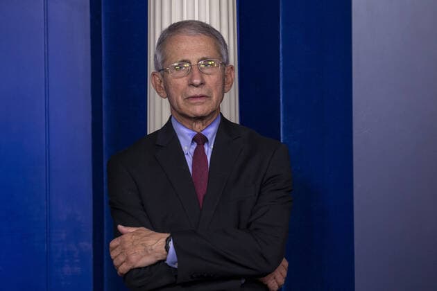 Anthony Fauci, Director of the National Institute of Allergy and Infectious Diseases waits before the daily coronavirus briefing at the White House Washington, D.C., U.S., on Saturday, April 4, 2020. New York s death toll from coronavirus on Saturday surpassed 3,500 as confirmed cases rose to 113,704, bringing the U.S. total to more than 7,700 fatalities and 287,000 cases. wax20200404105 TasosxKatopodis