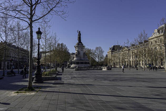 Coronavirus in Frankreich, Eindrücke aus Paris April 5, 2020, Paris, France: (INT) Paris amid Coronavirus. April 5,2020,Paris,France:Little movement in the streets of Paris,capital of France, this Sunday afternoon (5), due to the isolation imposed by the Coronavirus pandemic...Credit: Thenews2 Paris - ZUMAn293 20200405_znp_n293_030 Copyright: xEricxBrommex
