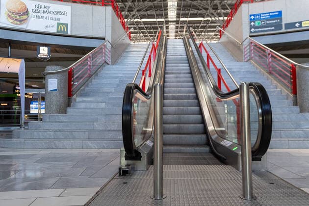 Stuttgart Themenfoto, Stockfoto, Flughafen Stuttgart, geschlossen wegen Corona, 06.04.2020 Rolltreppe, Themenfoto, Stockfoto, Flughafen Stuttgart, geschlossen wegen Corona, 06.04.2020, Copyright: xEibner-Pressefoto SaschaxWaltherx EP_swa