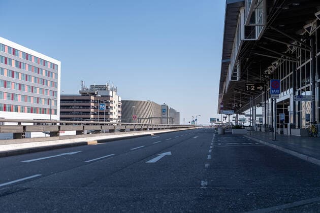 Stuttgart Themenfoto, Stockfoto, Flughafen Stuttgart, geschlossen wegen Corona, 06.04.2020 leerer Parkplatz, Flughafen geschlossen, Themenfoto, Stockfoto, Flughafen Stuttgart, geschlossen wegen Corona, 06.04.2020, Copyright: xEibner-Pressefoto SaschaxWaltherx EP_swa