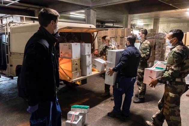 Chambery, France April 7, 2020 - Soldiers from mountain infantry participate in Operation Resilience , they collect surgical masks to deliver them to various medico-social structures in the Savoie department MILITAIRES, CHASSEURS ALPINS, MASQUES CHIRURGICAUX, SANTE, COVID19, CORONAVIRUS, DISTRIBUTION, ARMEE, 13EME BCA, PANDEMIE, VIRUS, EPIDEMIE, SAVOIE, SOLDATS, OPERATION RESILIENCE, HYGIENE, LUTTE CONTRE LA PROPAGATION DU COVID, Copyright: xVincentxIsorex