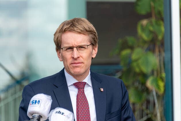 Kiel, 14.04.2020, Coronakrise, Infos vor der Konferenz mit der Kanzlerin Heute äußerte sich Ministerpräsident Daniel Günther zum geplanten Zeitplan für die Beratungen der Länderregierungschefs mit der Bundeskanzlerin. Er erläuterte die weitere Vorgehensweise und kündigte an, die Ergebnisse aus den Beratungen morgen zu kommunizieren.
