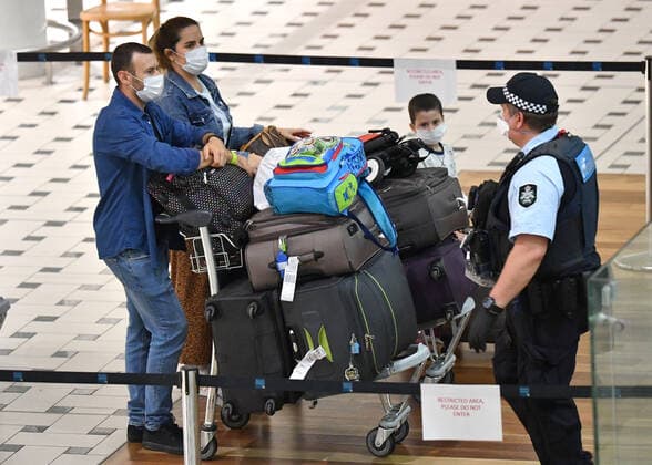 PERU COVID-19 REPATRIATION FLIGHT, Australians evacuated from South America due to the coronavirus (COVID-19) are seen after landing at Brisbane International Airport in Brisbane, Tuesday, April 14, 2020. The Qantas flight from Lima, repatriated 115 passengers back to Australia. ( NO ARCHIVING, EDITORIAL USE ONLY, NO USE IN BOOKS WITHOUT CONSENT BRISBANE QLD AUSTRALIA Copyright: xDARRENxENGLANDx 47187144st