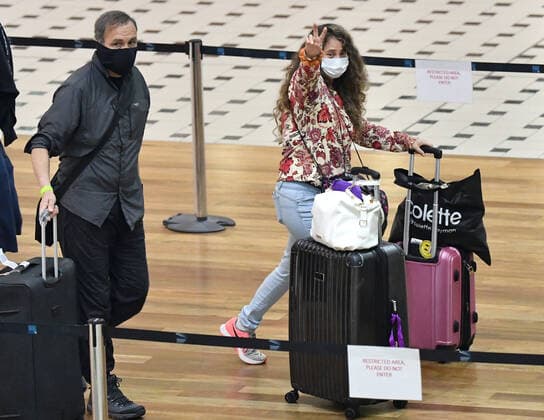 PERU COVID-19 REPATRIATION FLIGHT, Australians evacuated from South America due to the coronavirus (COVID-19) are seen after landing at Brisbane International Airport in Brisbane, Tuesday, April 14, 2020. The Qantas flight from Lima, repatriated 115 passengers back to Australia. ( NO ARCHIVING, EDITORIAL USE ONLY, NO USE IN BOOKS WITHOUT CONSENT BRISBANE QLD AUSTRALIA Copyright: xDARRENxENGLANDx 47187281st