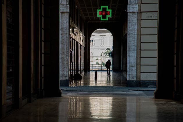 Italy: Turin lockdown 14th April 2020 An Homeless and a deserted Turin on April 14, 2020 in Italy, during the country s lockdown aimed at curbing the spread of the COVID-19 infection, caused by the novel coronavirus. Turin Piedmont Turin Italy Copyright: AlbertoxGandolfo