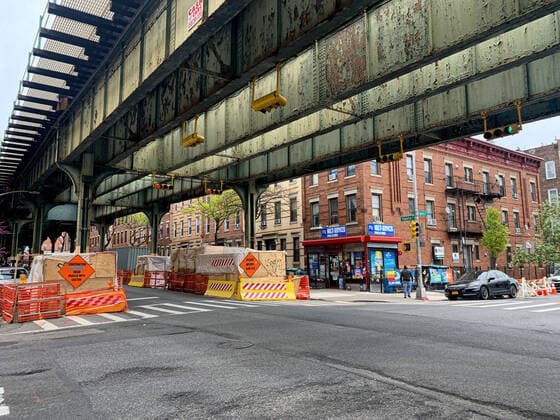 April 20, 2020, Brooklyn, USA: (NEW) Some stores are now re-opening amid Covid-19. April 20,2020,Brooklyn,New York,USA: Even with the extension and stay at home order issued by the Governor of New York State,Andrew Cuomo till May 10, some stores are now starting to re-open in Brooklyn while some stores continued to be closed. The essential services continued to be in effect,some streets are empty and people are seen using face masks as demanded by the government new law...Credit: Thenews2 Brooklyn - ZUMAn293 20200420_znp_n293_015 Copyright: xNiyixFotex