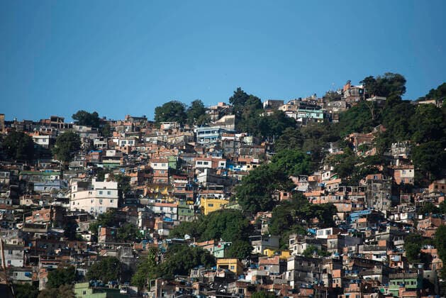 April 21, 2020, Rio De Janeiro, Rio de Janeiro, brazil: April 24.., 2020, Panomarica Vision Movement of the Rocinha favela, of people through the streets and alleys of the Rocinha favela, even during the quarantine, residents ignore the corona virus and walk the streets, and agglomerate, Number of infected with new coronavirus (Sars-CoV-2 ) increased from 6 to 35 in 5 days, according to the Municipal Health Department. Residents study Covid-19 treatment center in the community. Rio De Janeiro brazil - ZUMAt142 20200421_zap_t142_009 Copyright: xFabioxTeixeirax