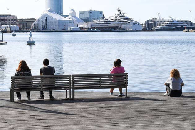 NEWS : Covid 19 Coronavirus en Espagne - Barcelone - 02 05 2020 Des sportifs et des seniors descendent dans la rue pour la premiere fois apres 48 jours de confinement NEWS : Covid 19 Coronavirus en Espagne - Barcelone - 02 05 2020 PacoLargo Panoramic
