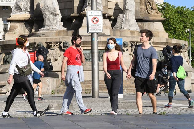 NEWS : Covid 19 Coronavirus en Espagne - Barcelone - 02 05 2020 Des sportifs et des seniors descendent dans la rue pour la premiere fois apres 48 jours de confinement NEWS : Covid 19 Coronavirus en Espagne - Barcelone - 02 05 2020 PacoLargo Panoramic