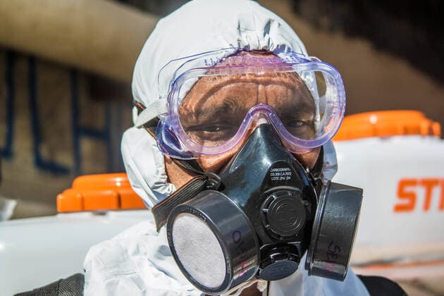 May 20, 2020: RIO DE JANEIRO, BRAZIL, May 20, 2020. HYGIENIZATION OF THE FAVELAS To try to make up for the total abandonment of the government, fight the contamination of the new coronairus, reduce the large amount of deaths, favela residents gather to clean the Santa Marta favela , Botafogo, south zone this Wednesday, - ZUMAl255 20200520_zip_l255_001 Copyright: xEllanxLustosax