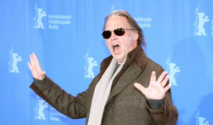 8 Berlinale: CSNY: Neil Young, Photocall von DEJA VU, 58. Internationale Filmfestspiele Berlin, im Berliner Grand Hyatt Hotel, Pressekonferenz, Photocall, PK, Filmfestival, Film, Kino, Portrõt, Portraet, Portrait, musik, Saenger, singer, Berlin Deutschland, Germany Copyright: xBRIGANI-ART Bartillax 00149938_00149938