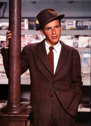 FRANK SINATRA. Strictly editorial use only in conjunction with the promotion of the film. Credit line mandatory. This image is copyright of the film company and is supplied under the terms of issue as film still. No commercial or book cover use permitted without prior consent from the film company. Mandatory credit line: Image courtesy Ronald Grant Archive Mary Evans