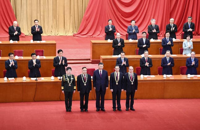 (200908) -- BEIJING, Sept. 8, 2020 -- Chinese President Xi Jinping, also general secretary of the Communist Party of China Central Committee and chairman of the Central Military Commission, presents medals to the recipient of the Medal of the Republic Zhong Nanshan (2nd R, front), and recipients of the national honorary title, the People s Hero, Zhang Boli (2nd L, front), Zhang Dingyu (1st R, front) and Chen Wei (1st L, front), at a meeting commending role models in the country s fight against the COVID-19 epidemic at the Great Hall of the People in Beijing, capital of China, Sept. 8, 2020. ) CHINA-BEIJING-COVID-19 FIGHT-ROLE MODELS-COMMENDATION MEETING (CN) YanxYan