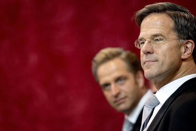DEN HAAG - Minister-president Mark Rutte en minster Hugo de Jonge tijdens de vergadering van de Staten-Generaal in de Grote Kerk op Prinsjesdag. Vanwege de coronacrisis ziet Prinsjesdag er anders uit dan normaal. Veel van de ceremoniele onderdelen gaan niet door en publiek is niet welkom in de binnenstad van Den Haag. ANP KOEN VAN WEEL Copyright: xHollandsexHoogtex xxANPx x422762839x
