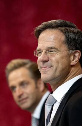 DEN HAAG - Minister-president Mark Rutte en minster Hugo de Jonge tijdens de vergadering van de Staten-Generaal in de Grote Kerk op Prinsjesdag. Vanwege de coronacrisis ziet Prinsjesdag er anders uit dan normaal. Veel van de ceremoniele onderdelen gaan niet door en publiek is niet welkom in de binnenstad van Den Haag. ANP KOEN VAN WEEL Copyright: xHollandsexHoogtex xxANPx x422763118x
